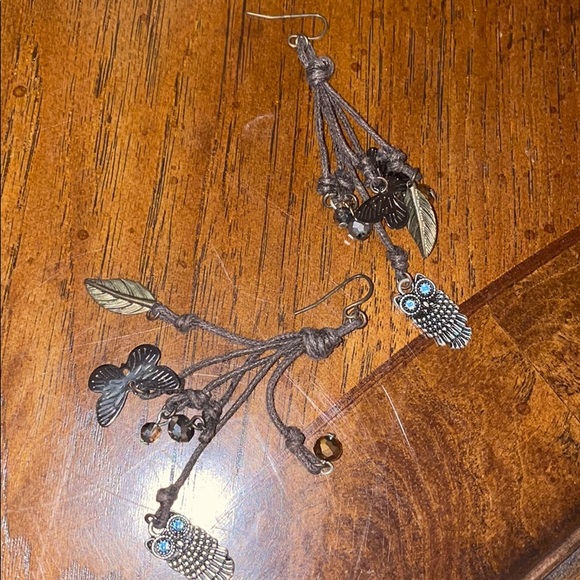 Earrings - Picture 1 of 3